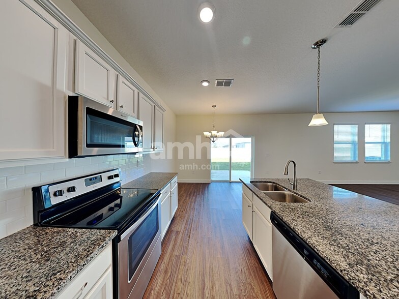 Building Photo - 37643 Dusty Saddle Ln