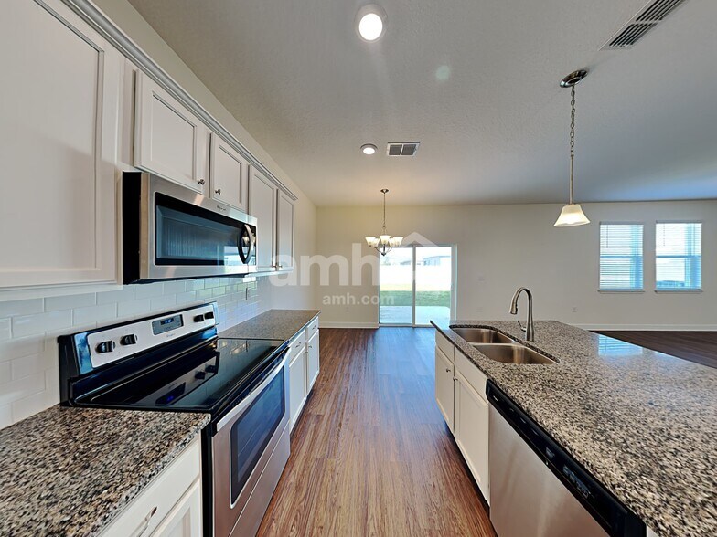 Building Photo - 37778 Dusty Saddle Ln