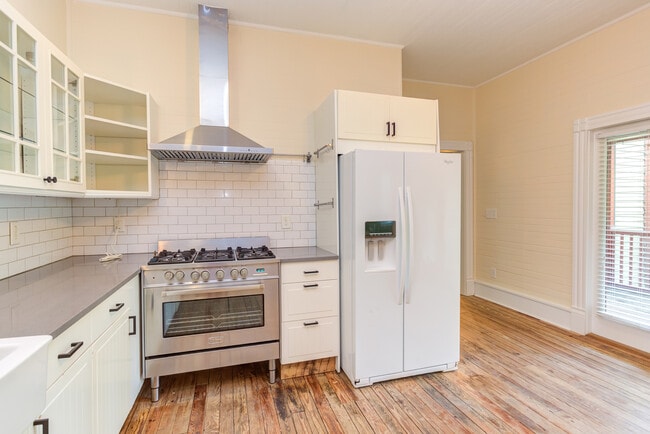 Building Photo - 510 Oakwood Ave