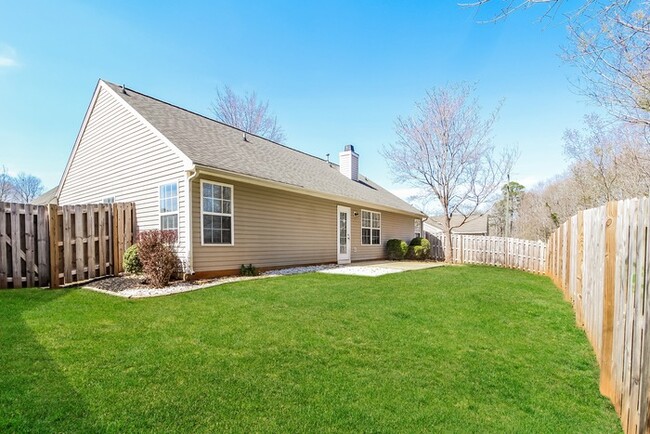 Building Photo - Stylish & Bright 3-Bedroom Home in Greenville