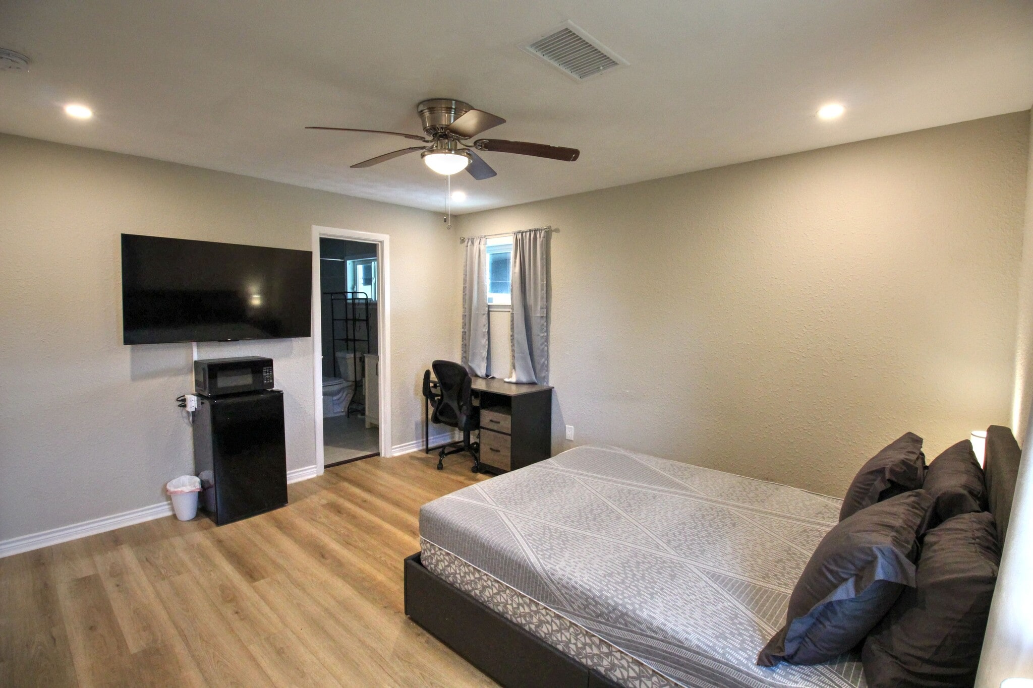 Building Photo - 2113 21st Ave N