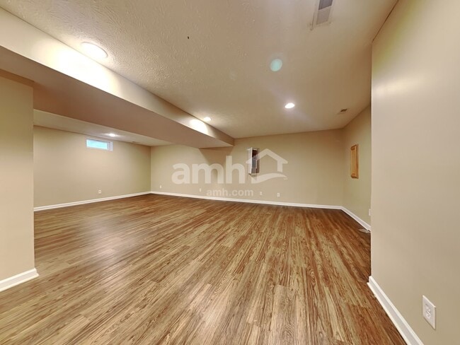Building Photo - 233 Bannock Dr