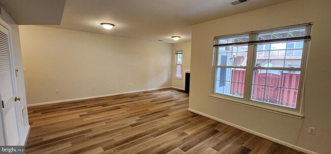 Building Photo - 20622 Glenmere Square