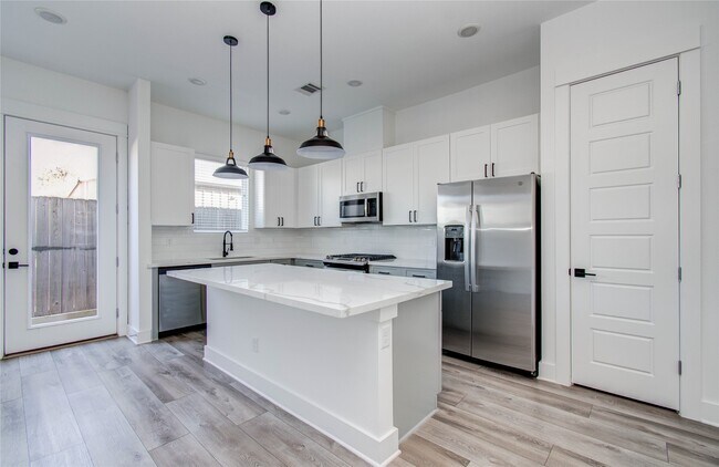 Building Photo - 2054 Johanna Crk Dr