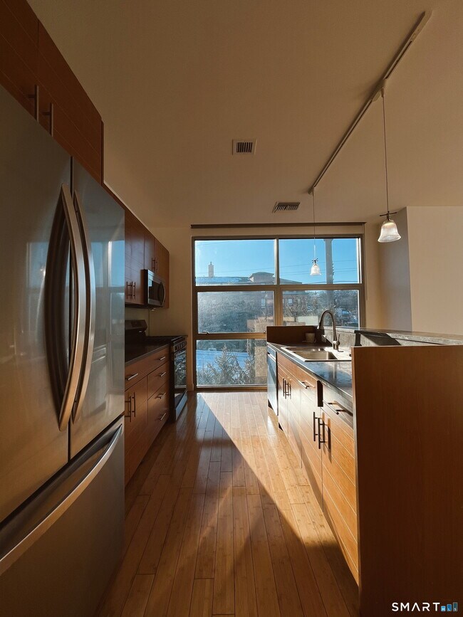 Building Photo - 33 N Water St