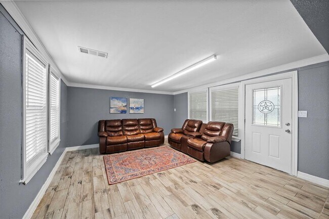 Building Photo - 105 Pompano Ave