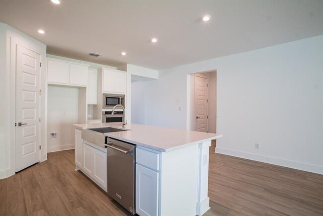 Building Photo - 4612 Modena Bay Bend