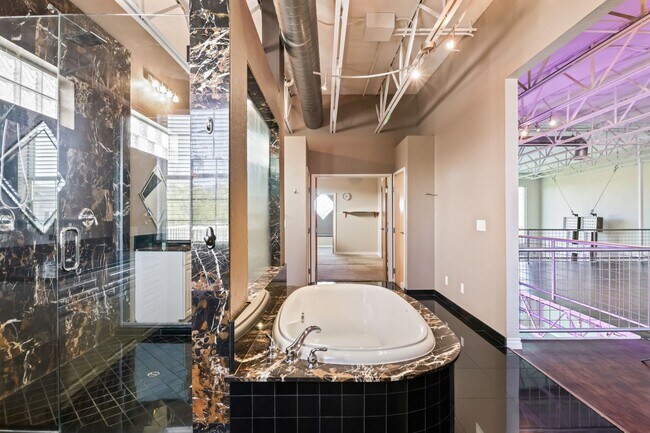 Building Photo - SW!!!  Pool!!! With jets!! Low Maintenance...