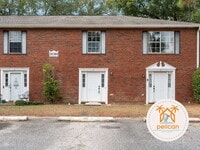 Building Photo - Bright townhome in the heart of Pensacola