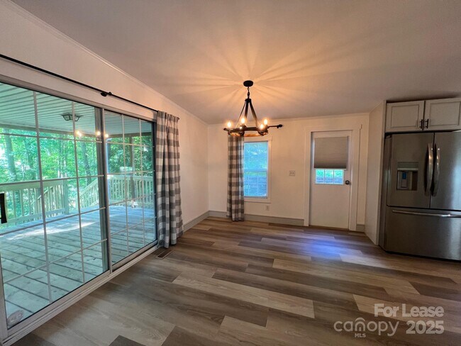 Building Photo - 491 Robinson Rd