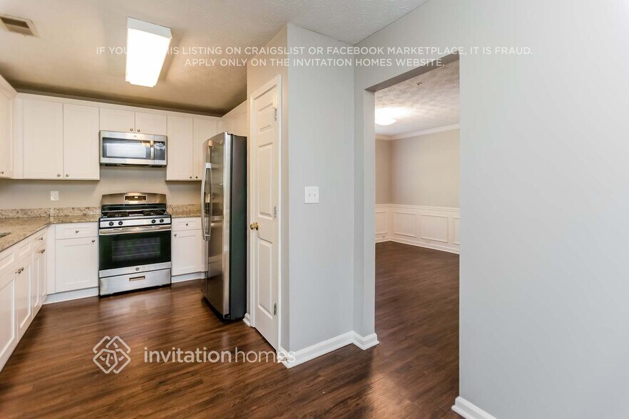 Building Photo - 28 Whitlock Square SW