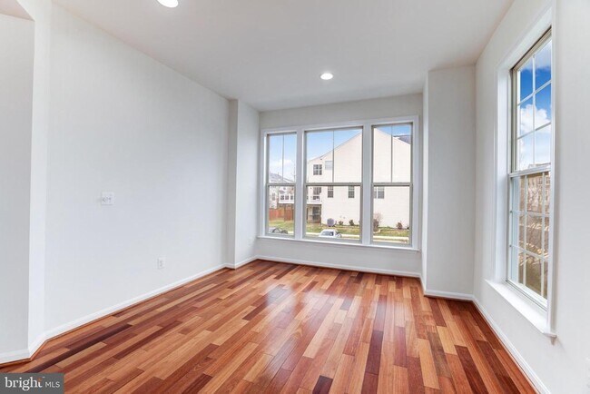 Building Photo - 42639 Chisholm Dr