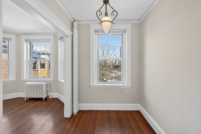 Building Photo - 118 Riverway St