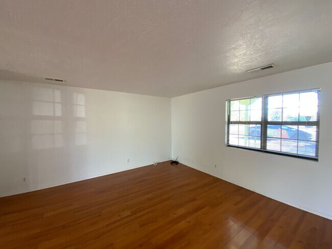 Building Photo - 3 Bedroom Single Story Home Available Near...