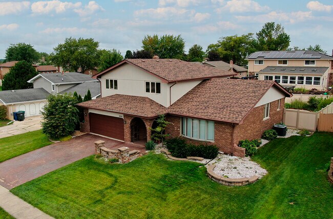 Building Photo - 13050 Meadowview Ln