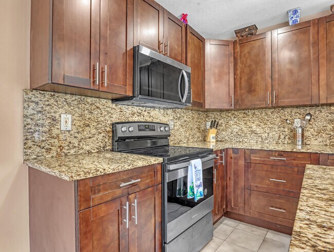 Building Photo - 1950 Wisteria St