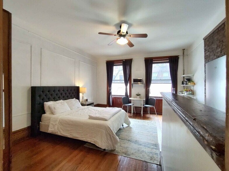 Building Photo - 556 W 161st St