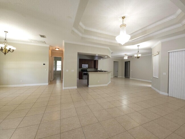 Building Photo - 414 SW Cherryhill Rd