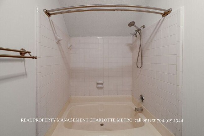Building Photo - Charming HOME in Prime South Charlotte Location!
