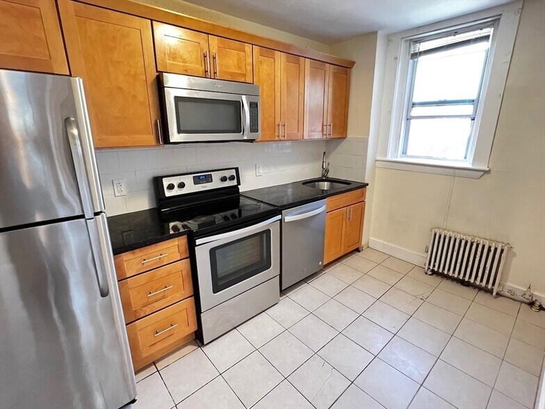 Building Photo - 11 Gorham St