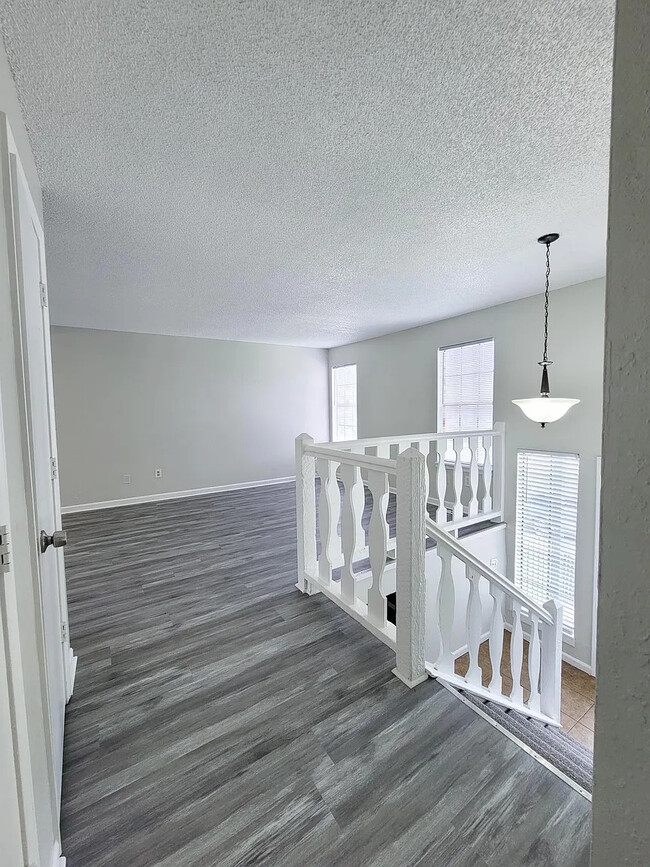 Building Photo - 10902 Mckinley Dr