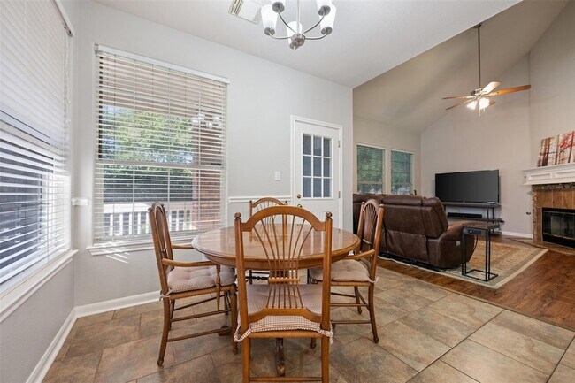 Building Photo - 4435 Hunters Lodge Dr