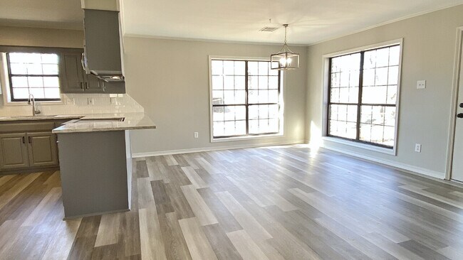 Building Photo - 206 Stonecliff Drive