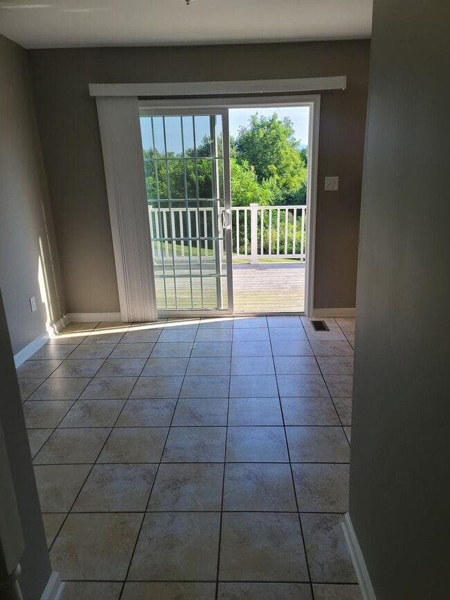 Building Photo - 3 Bedroom 2 1/2 bath Townhome for Rent in Waynesboro