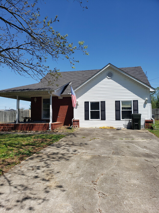 Building Photo - 105 Ed Milner Dr