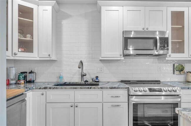 Building Photo - 4728 Beach Dr SE