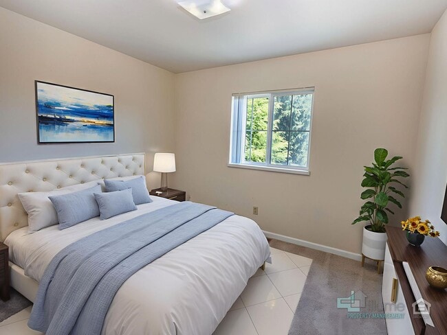 Building Photo - 3493-3493 Hawthorne Ave NE