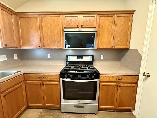 Building Photo - 5005 Deer Path Dr