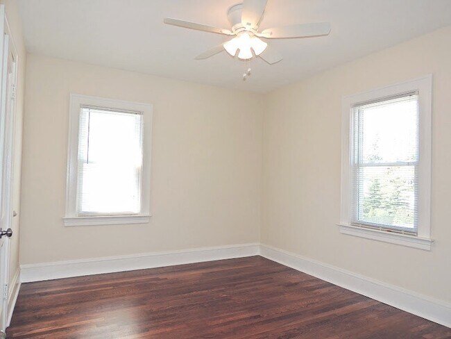 Building Photo - 3 Bed - 1.5 Bath Colonial for Rent in Cleveland Heights!