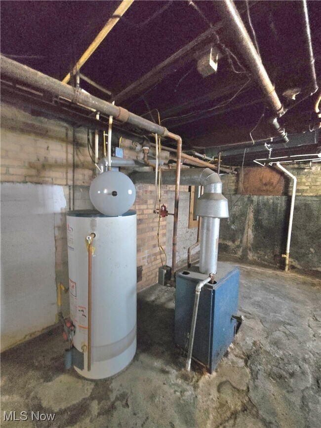 Building Photo - 1617 Maple Ave