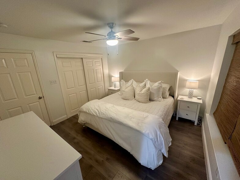 Master Bed - 5818 E University Blvd