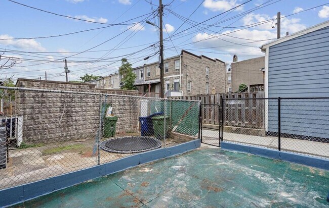 Building Photo - Luzerne