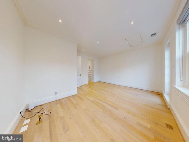 Building Photo - 1808 Riggs Pl NW