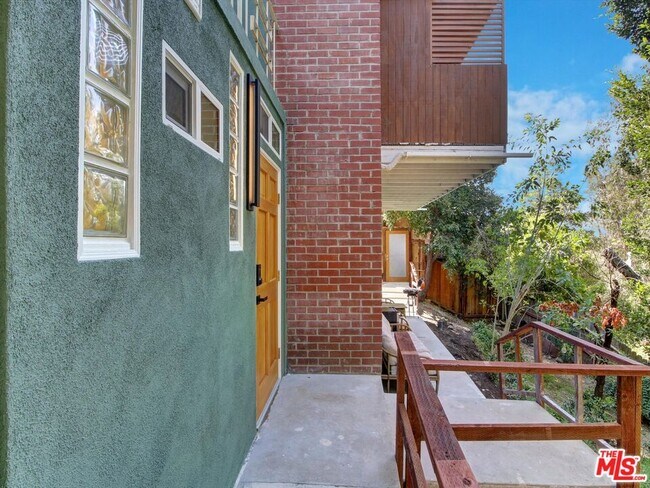 Building Photo - 6921 Pso Del Serra