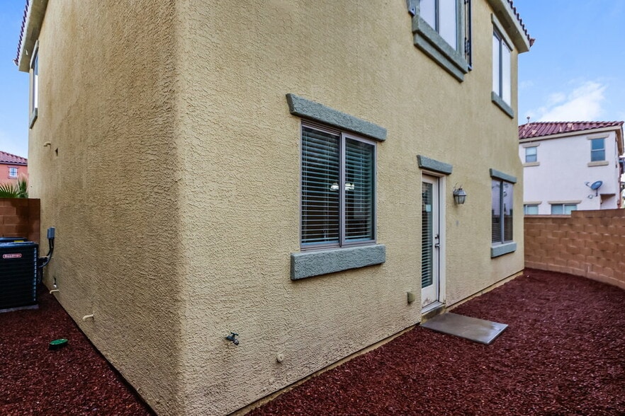 Building Photo - 604 Sumatra Pl