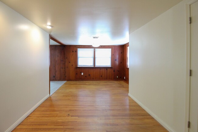 Building Photo - Midtown Charmer With So Much Space!