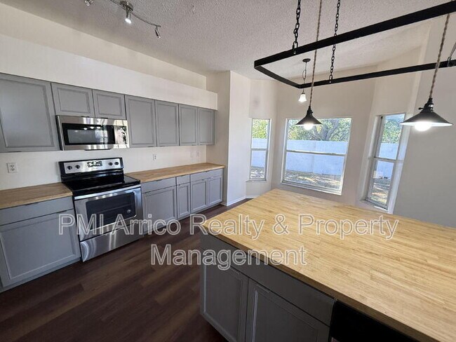 Building Photo - 12653 Longcrest Dr