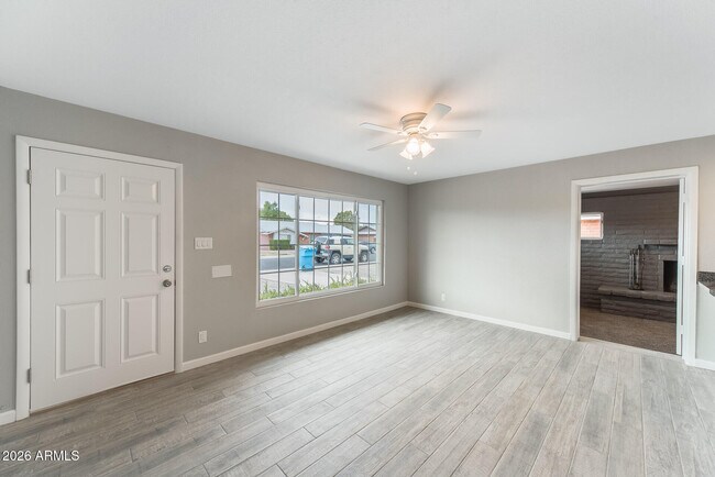 Building Photo - 3920 W Tuckey Ln