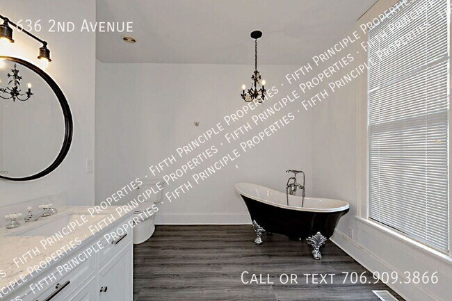 Building Photo - 636 2nd Ave