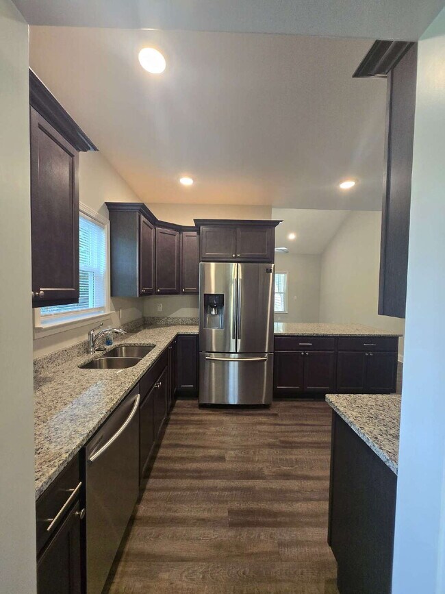 Building Photo - Charming 3-Bedroom Retreat Near Hamilton Place