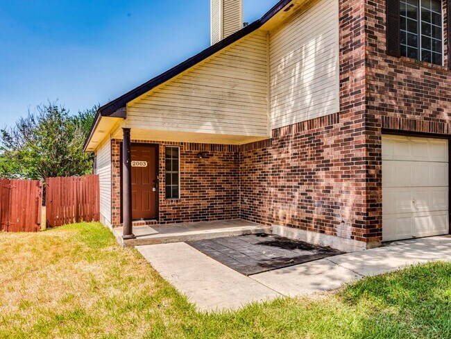 Building Photo - 2003 Castle Creek Dr