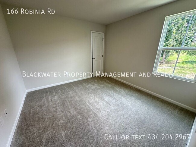 Building Photo - 166 Robinia Rd