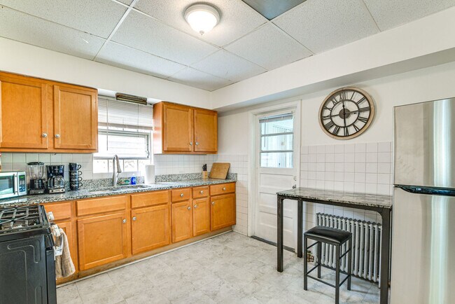 Building Photo - 8318 S Burnham Ave