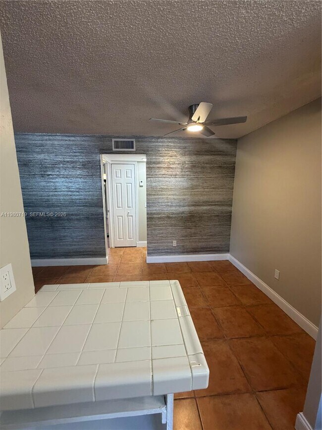 Building Photo - 1801 S Treasure Dr