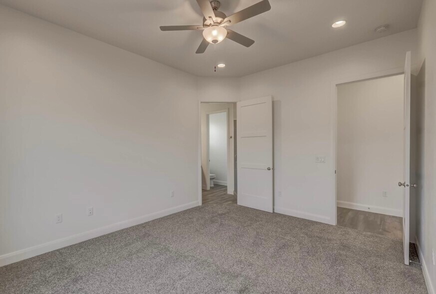 Building Photo - 4729 S Lucy Ln