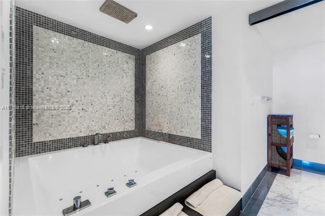 Building Photo - 200 Biscayne Boulevard Way